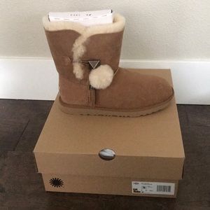 Ugg girls size 5 Lillian Pom Pom